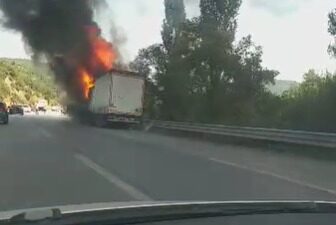 Bursa'da, Yalova yolu üzerinde seyir halindeki bir tır çıkan yangın