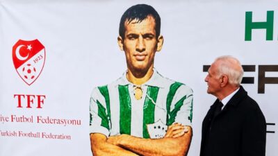 Bursaspor'un efsane futbolcularından Haluk Erdem hayatını kaybetti. Erdem'in vefatı, başta