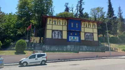 Bursa'nın Osmangazi ilçesinde Çekirge Caddesi üzerinde bulunan Karagöz Müzesi, tadilat