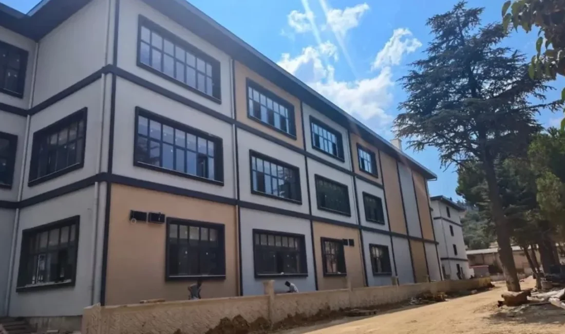 Bursa'nın Gemlik ilçesinde Gençlik ve Spor Bakanlığı tarafından yapımı sürdürülen