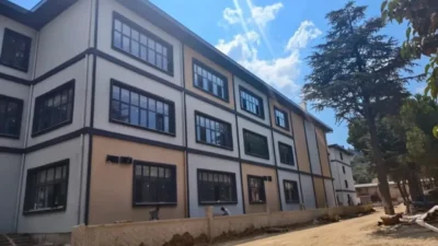 Bursa'nın Gemlik ilçesinde Gençlik ve Spor Bakanlığı tarafından yapımı sürdürülen