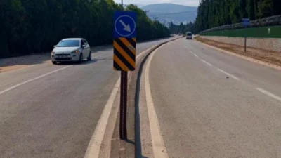 Bursa'nın Orhangazi ilçesinde İznik Gölü yolu üzerinde eğilen ve sürücülere