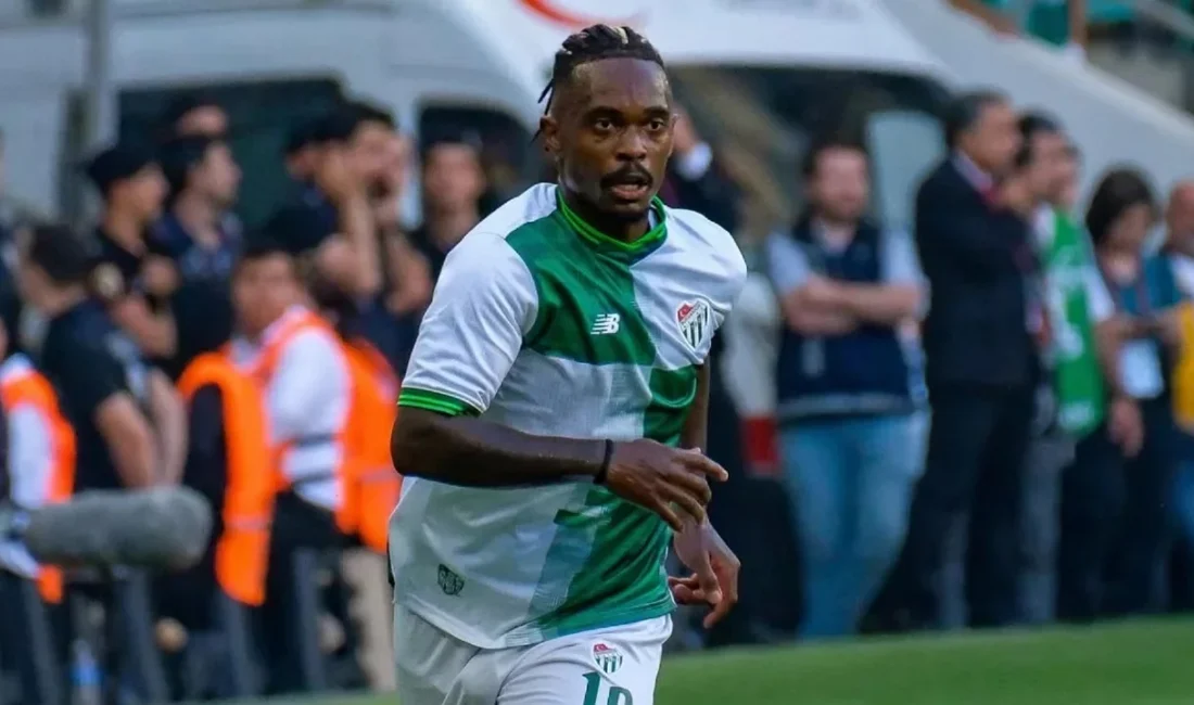 Bursaspor'un deneyimli oyuncusu Lincoln Henrique, yeşil-beyazlı taraftarların sezonun ilk maçında