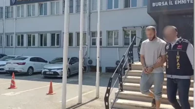 Bursa'da polis ekiplerinin aranan şahıslara yönelik yürüttüğü çalışmalar kapsamında, haklarında