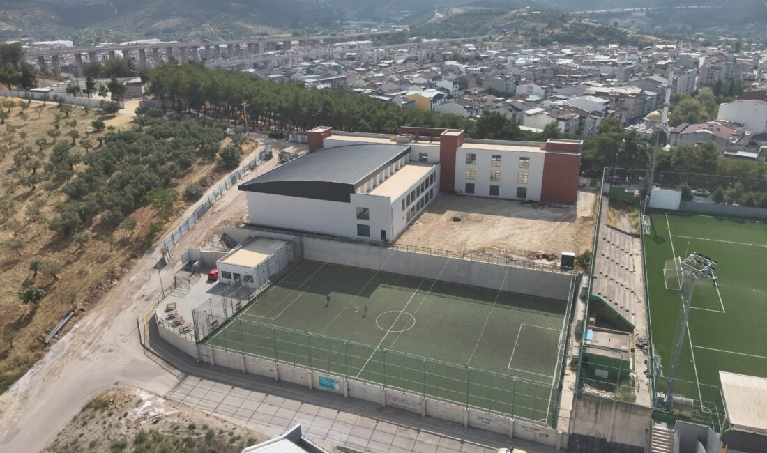Bursa Büyükşehir Belediyesi Başkan Vekili Şahin Biba, Osmangazi ilçesinde yapımı