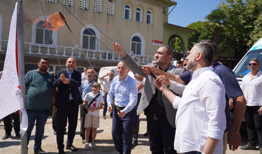 Bursa’nın Orhangazi ilçesine bağlı Üreğil Mahallesi’nde doğalgaz meşale yakma töreni