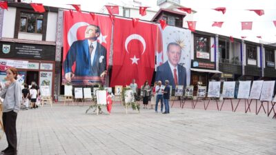 Bursa’nın İznik ilçesinde Atatürkçü Düşünce Derneği tarafından 30 Ağustos Zafer