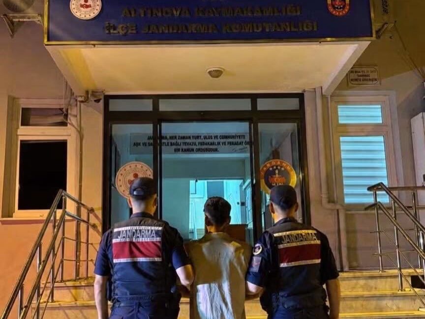 Yalova’da sosyal medya üzerinden genç kızlarla iletişime geçerek onları gazino