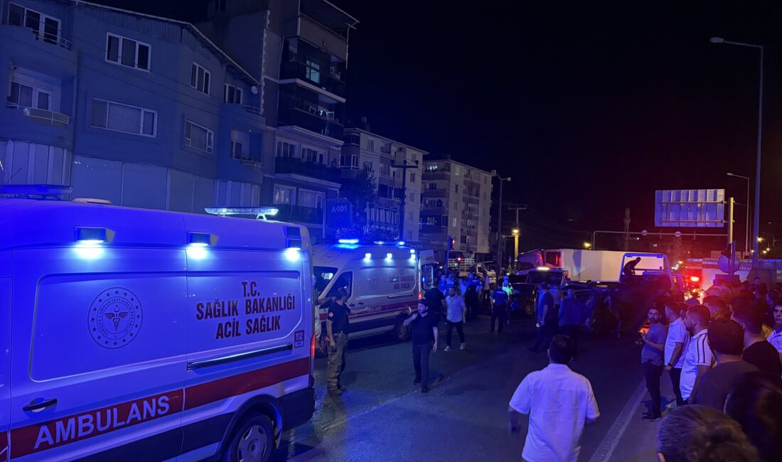 Bursa’nın Orhangazi ilçesinde İznik Işıklı Kavşağı’nda gece saatlerinde meydana gelen