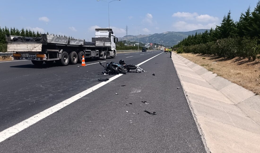 Bursa'da, Gebze-Orhangazi-İzmir Otoyolu Orhangazi yakınlarında meydana gelen trafik kazasında, seyir