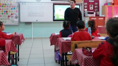 Millî Eğitim Bakanlığına bağlı resmî eğitim kurumlarında görev yapan sözleşmeli