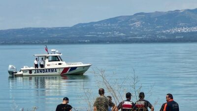Saadet Partisi Gemlik İlçe Başkanı Cihangir Dinç, İznik Gölü’nde üst