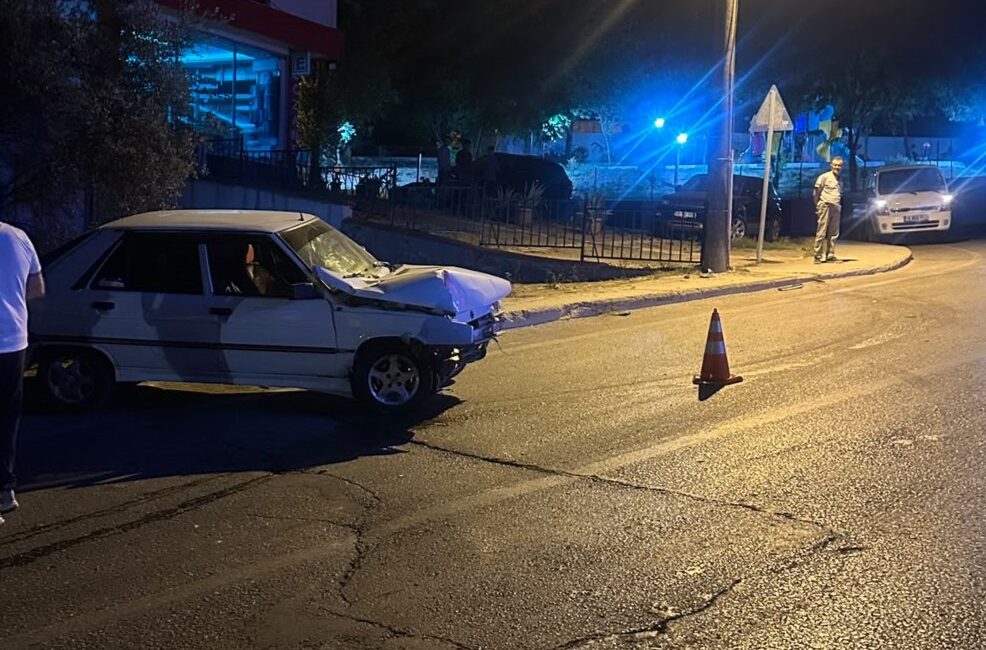 Bursa'nın Orhangazi ilçesinde meydana gelen trafik kazasında kontrolden çıkan otomobil