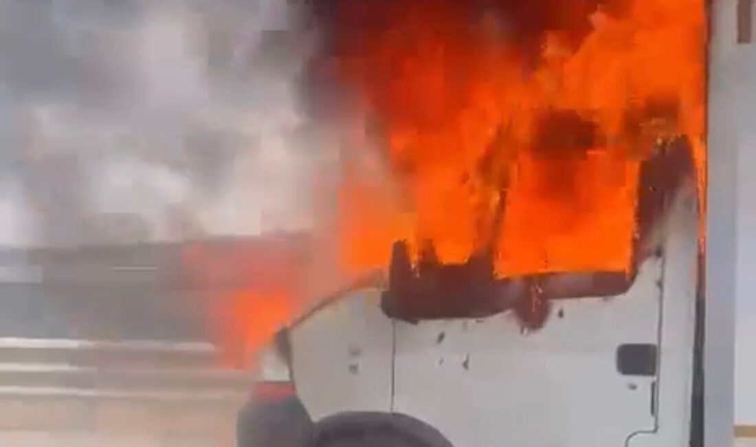 Bursa’da Yenişehir-İznik yolu üzerinde seyir halindeki kamyonet, motor bölümünde çıkan