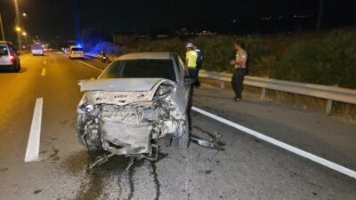 Yalova’dan Orhangazi yönüne giden bir otomobil, Süpürgelik mevkiinde sürücüsünün direksiyon