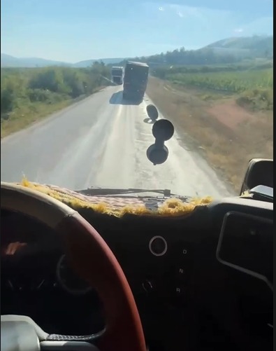 Bursa'da İznik-Mekece yolunda seyir halinde bulunan bir aracın lastiğinin koparak