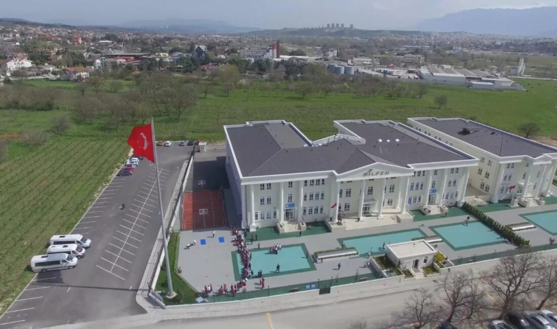 Bursa'da da kampüsü bulunan bir özel okulda, kitap-kırtasiye ücreti 67