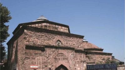 Bursa'da Ulu Cami'nin hemen kuzeyinde yer alan Şengül Hamamı, yaklaşık