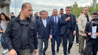Bursa’da Özgür Özel’in İlk Durağı Mustafa Bozbey Oldu Yeni Parti Genel Başkanı Özgür Özel, Bursa programına Mustafa Bozbey'i