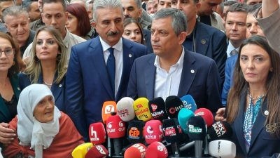 Özgür Özel Bursa’dan Açıkladı! Mustafa Bozbey YENİ Partiye Katılacak Mı? YENİ Parti Genel Başkanı Özgür Özel, Bursa programına tutuklu bulunan