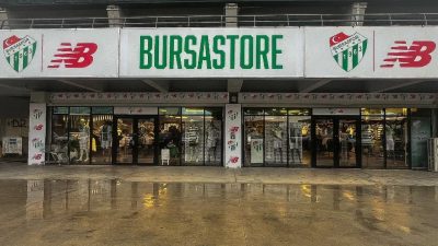 Bursa’da Milli Heyecan Başlıyor! Ürünler BursaStore’da… Bursaspor, milli takım ürünlerinin 25 Eylül'de BursaStore mağazalarında satışa sunulacağını