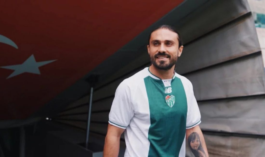 Bursaspor’da Sakatlık! Sahalardan 4 Hafta Uzak Kalacak Bursaspor'un Batman Petrolspor karşılaşmasında sakatlanan Halil Akbunar'ın sağlık durumu belli
