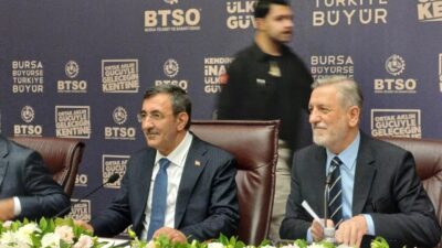 Bursa'da Türkiye Yüzyılı Buluşmaları kapsamında kente gelen Cumhurbaşkanı Yardımcısı Cevdet