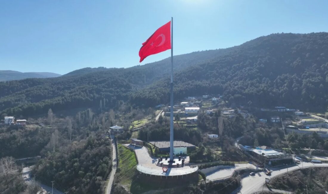 Bursa'da yeniden hizmete açılmasıyla gündeme gelen Bayraktepe, şehre hâkim konumu