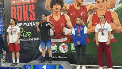 Bursa Büyükşehir Belediyespor Kulübü boksçuları, Rize'de gerçekleştirilen U23 Türkiye Ferdi