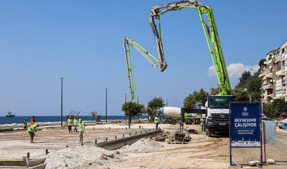 Bursa Büyükşehir Belediyesi, Gemlik ilçesi Manastır Sahil Yolu’nda yürüttüğü bakım,