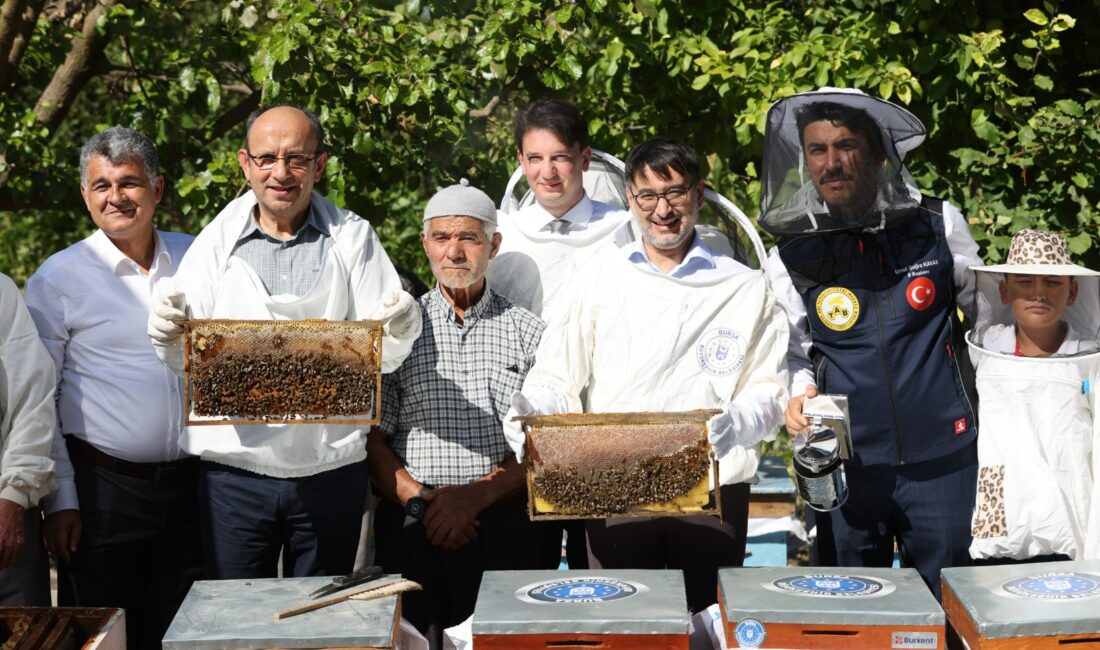 Bursa Büyükşehir Belediyesi, kırsal kalkınmayı önceleyen çalışmalar kapsamında kovan desteği