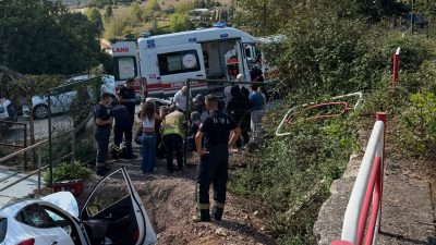 Yalova-Bursa yolu Paşakent Mahallesi’nde meydana gelen trafik kazasında kontrolden çıkan