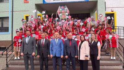 Orhangazi'de okullarda düzenlenen "Uçurtmalar Vurulmasın, Gökyüzü Çocuklara Kalsın" etkinlikleri çerçevesinde