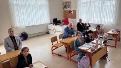 İlçe Kaymakamı Zafer Karamehmetoğlu ile İlçe Millî Eğitim Müdürü Erol