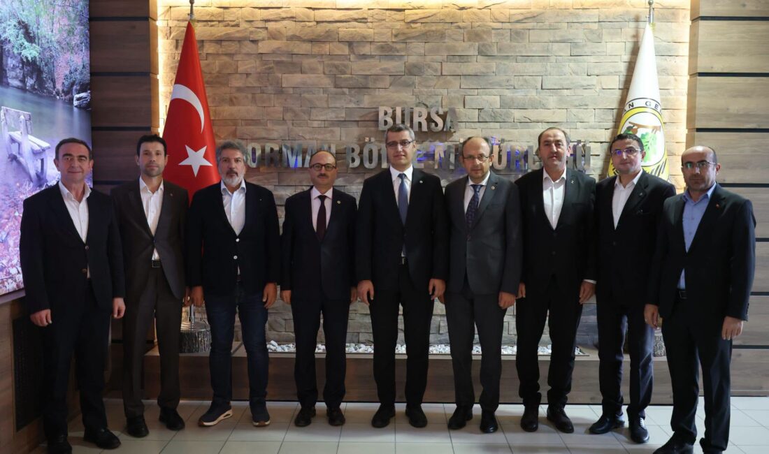 AK Parti Bursa Milletvekilleri Osman Mesten ve Mustafa Yavuz, beraberindeki