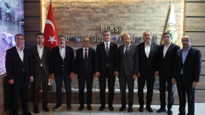 AK Parti Bursa Milletvekilleri Osman Mesten ve Mustafa Yavuz, beraberindeki