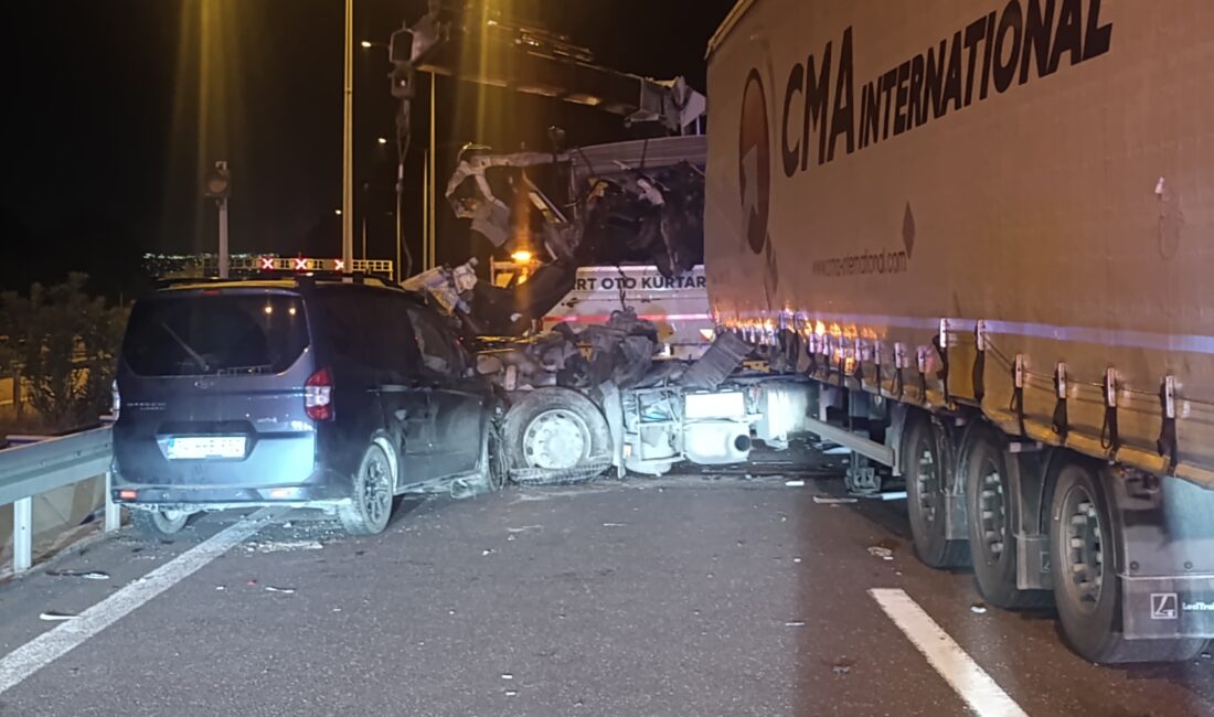 Orhangazi’de otoyolda feci kaza! 1Ölü, 7 yaralı… Bursa’nın Orhangazi ilçesinde Gebze-Orhangazi-İzmir Otoyolu’nda tır ile otomobilin çarpışması sonucu