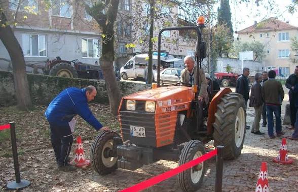 Orhangazi’de çiftçilerin kullandığı traktörlere yönelik gerçekleştirilecek 2026 yılı fenni muayene