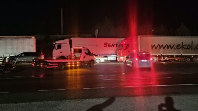 Bursa’nın Orhangazi ilçesi ile Yalova arasındaki yolda otomobil ile motosikletin
