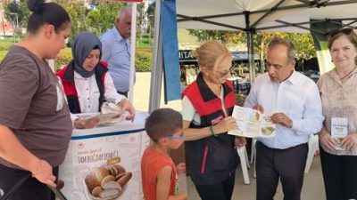Bursa'da Halk Sağlığı Haftası kapsamında düzenlenen etkinlikte, çocuklar ve ailelerine