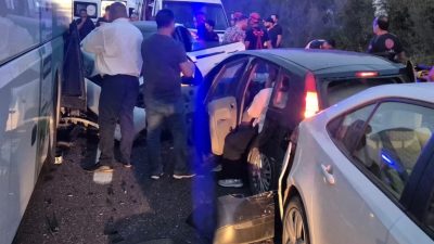 Gebze-Orhangazi-İzmir Otoyolu’nun Kılıç Kavşağı yakınlarında 5 otomobil, 1 tır ve