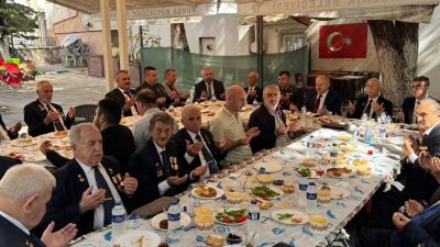 Bursa’nın Orhangazi ilçesinde 19 Eylül Gaziler Günü dolayısıyla düzenlenen kahvaltı