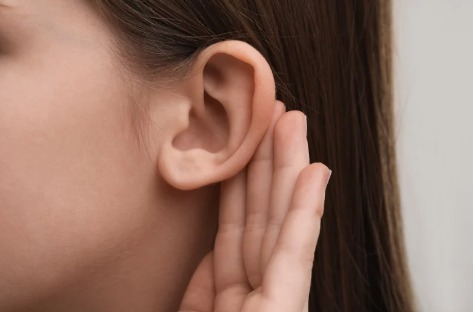 Uzmanından Kritik Uyarı! Okul Öncesi İşitme Taraması Dil Gelişimini Doğrudan Etkiliyor… Yenidoğan döneminden itibaren yapılan işitme taramalarının işitme kaybının erken fark