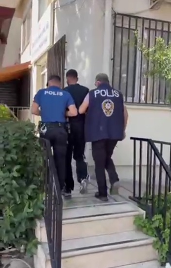 Bursa’da Aranan 3 Şahıs Daha Yakalandı Bursa’nın İznik ilçesinde polis ekiplerinin aranan şahıslara yönelik yürüttüğü çalışmalar