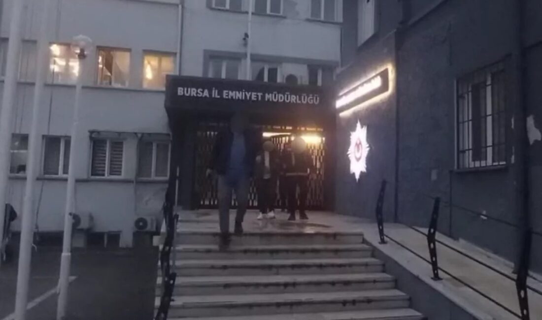 Bursa'da hayali bir savunma sanayi şirketi üzerinden vatandaşlara yaptırdıkları işlerin