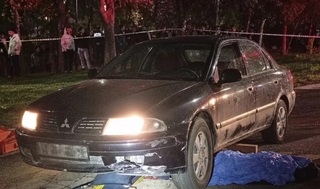 Bursa'nın İnegöl ilçesinde otomobille çarpıştıktan sonra aracın altında kalan genç