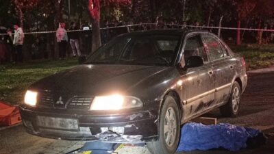 Bursa'nın İnegöl ilçesinde otomobille çarpıştıktan sonra aracın altında kalan genç