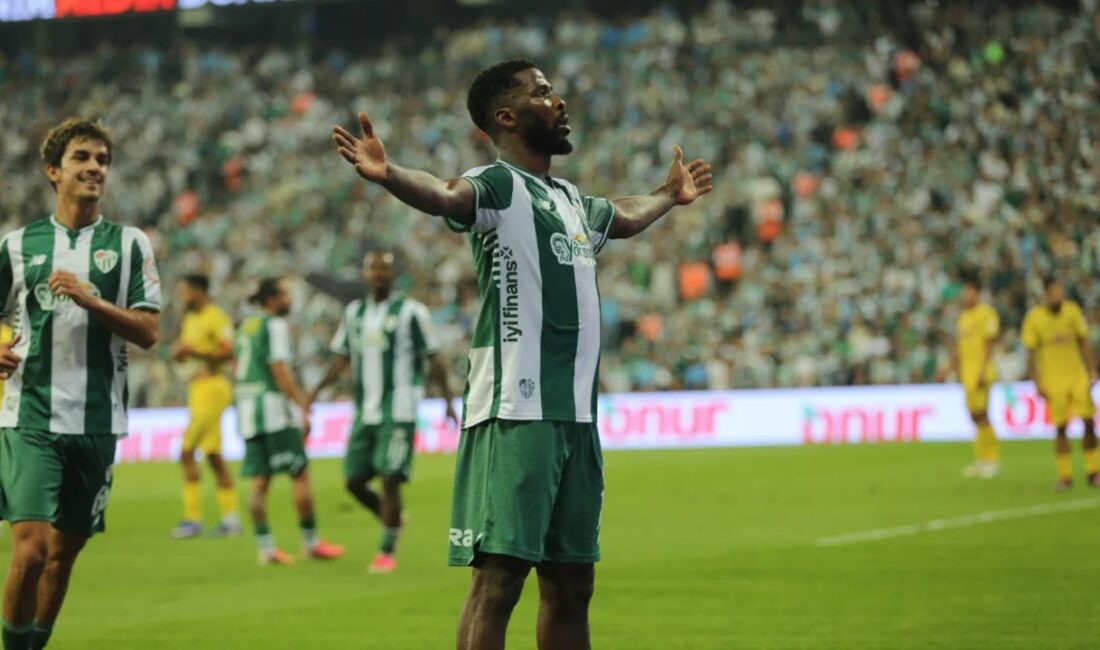 Bursaspor'un yıldız golcüsü Kelechi Iheanacho, yeşil-beyazlı kulübün YouTube kanalına özel