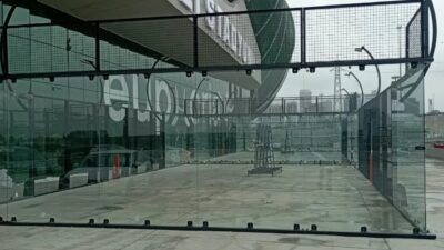 Atatürk Spor Kompleksi Matlı Stadyumu'nda açılan spor salonunun cam alanına