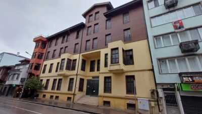 Bursa'nın Yıldırım ilçesinde, Yeşil Caddesi üzerinde bulunan ve 1958 yılında
